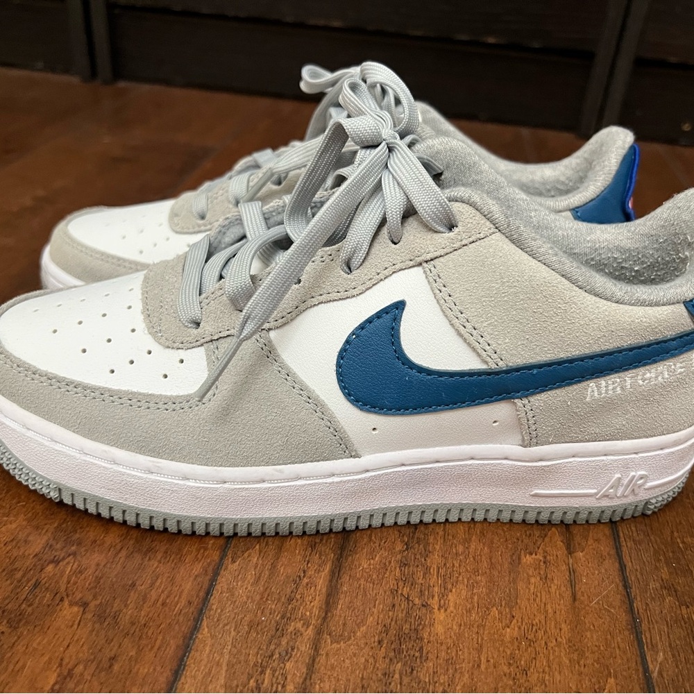 Nike Air Force 1 LV8 Big Kids' Shoes	 size 5.5
